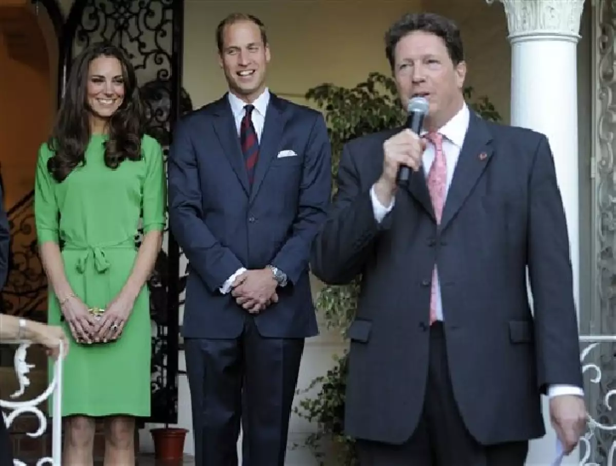 Los Duques de Cambridge fueron muy bien recibidos por el consúl británico en Hancock Park, donde tuvieron una recepción privada en la que pudieron conversar con David Beckham.