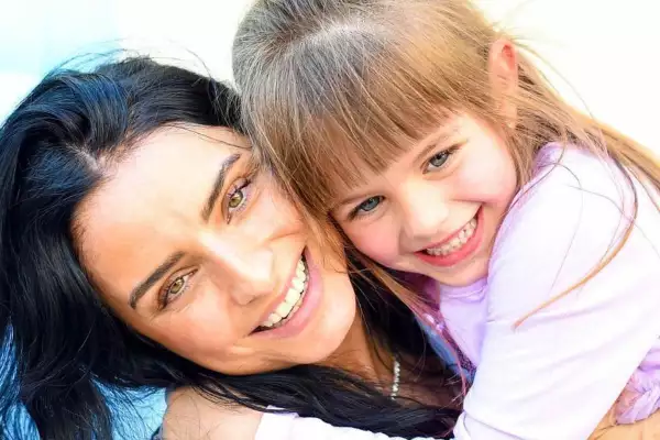 aislinn-derbez-kailani.jpg