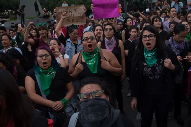  Mujeres en manifestación en la glorieta de Reforma en contra de la violencia
