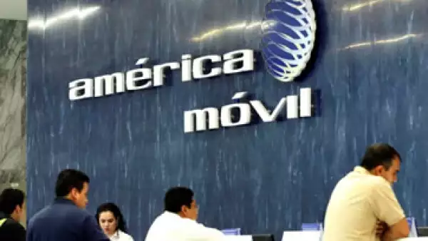Las ganancias de América Móvil cayeron 80% en el último trimestre de 2014. (Foto: Reuters)