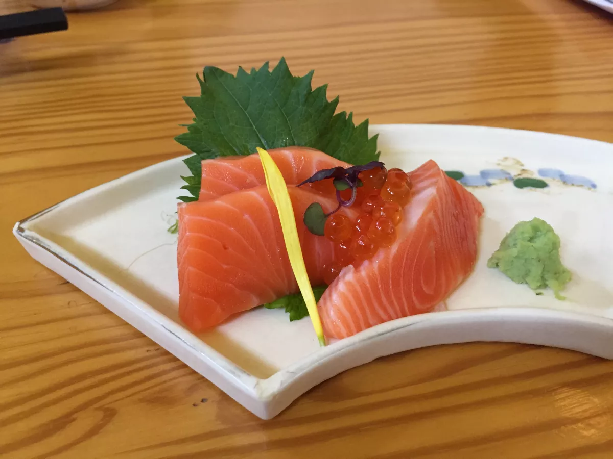 Sashimi Ora King Salmón de Izakaya Kura