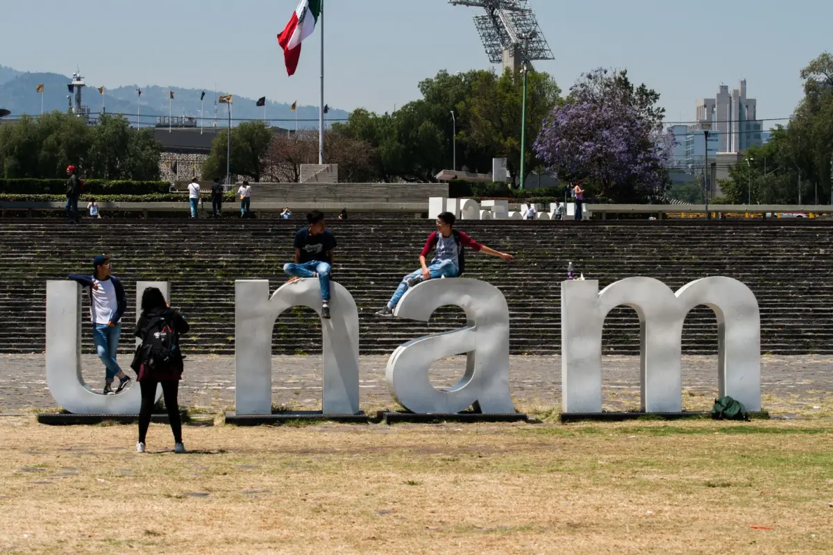 Alumnos de la UNAM en Ciudad Universitaria.