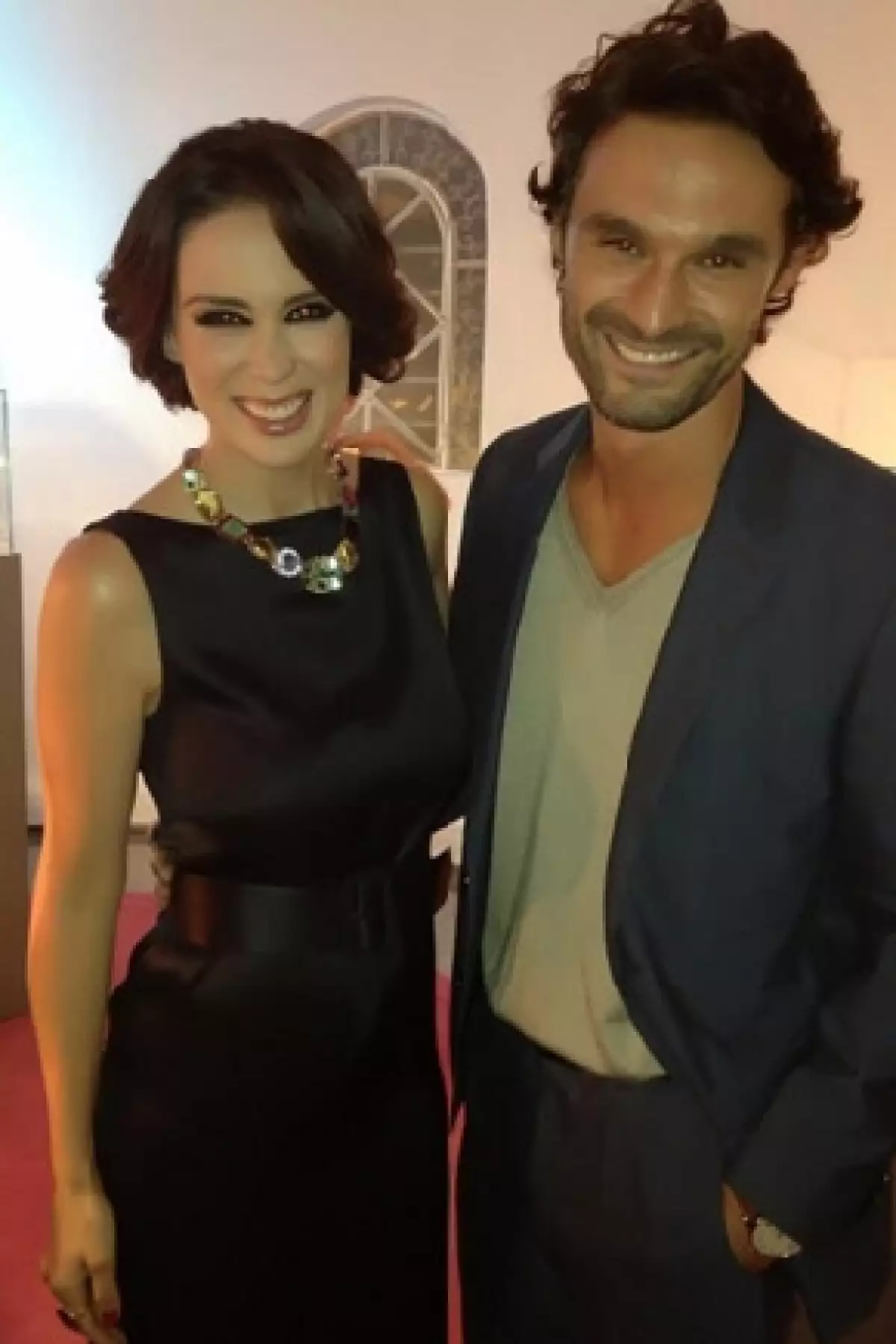 Ayer la conductora asistió a un evento donde convivió con la diseñadora de joyería Rosa Tous, así como con Rosa Oriol; todo esto a días del bautizo de Mini Jacky.
