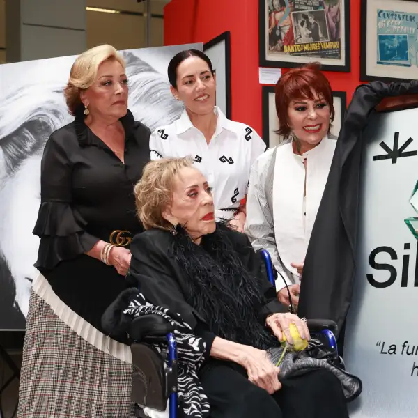 Sylvia Pasquel, Silvia Pinal, Stephanie Salas y Alejandra Guzmá