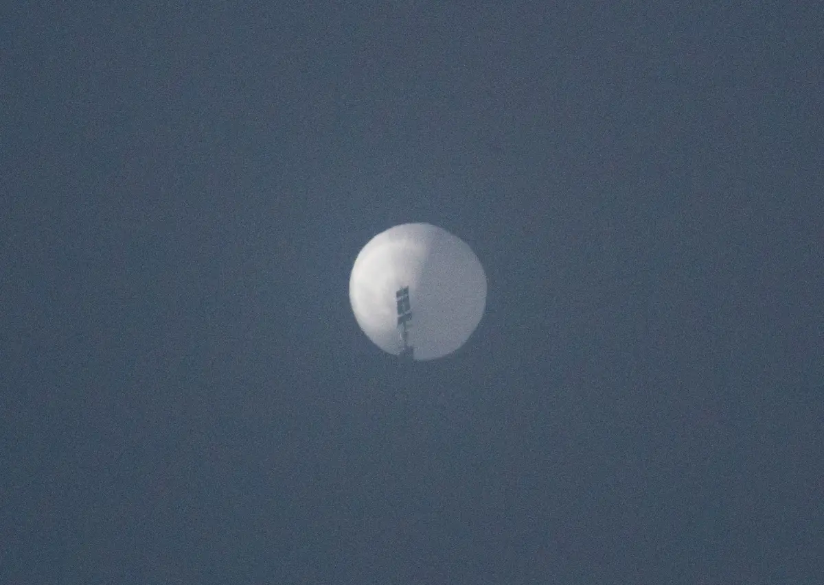 Un globo vuela en el cielo sobre Billings, Montana, EE. UU., 1 de febrero de 2023 en esta imagen obtenida de las redes sociales.