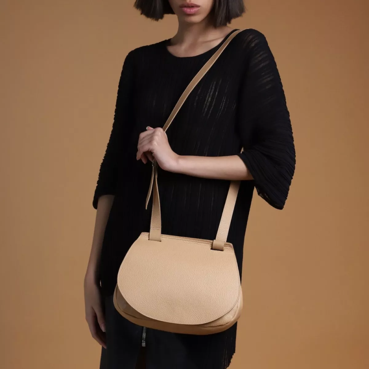 Prada tiene una bolsa crossbody muy popular