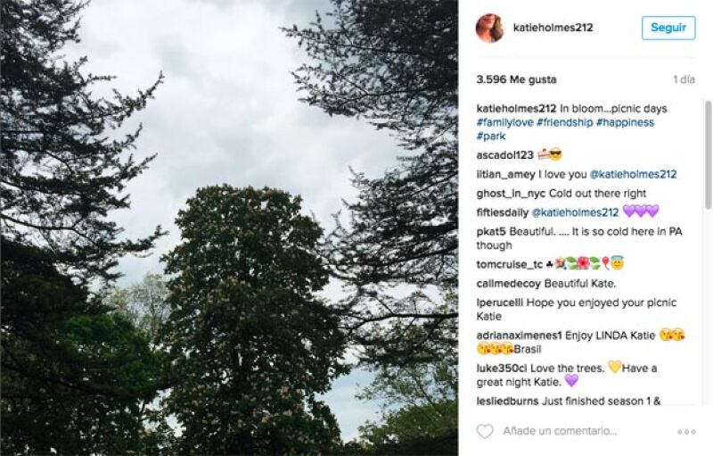 Katie presumió su día en familia, y aunque no aparece Suri, en sus hashtags evidencia que estuvo acompañada por ella.