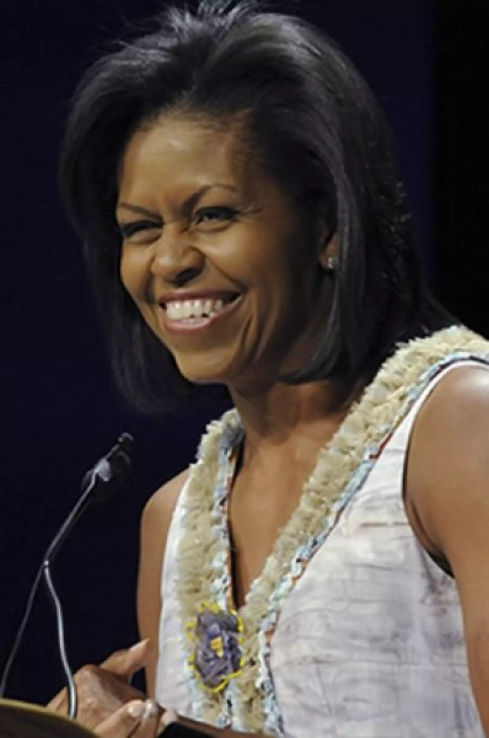 La esposa del candidato demócrata dando unas palabras durante el tercer día de la convención demócrata.