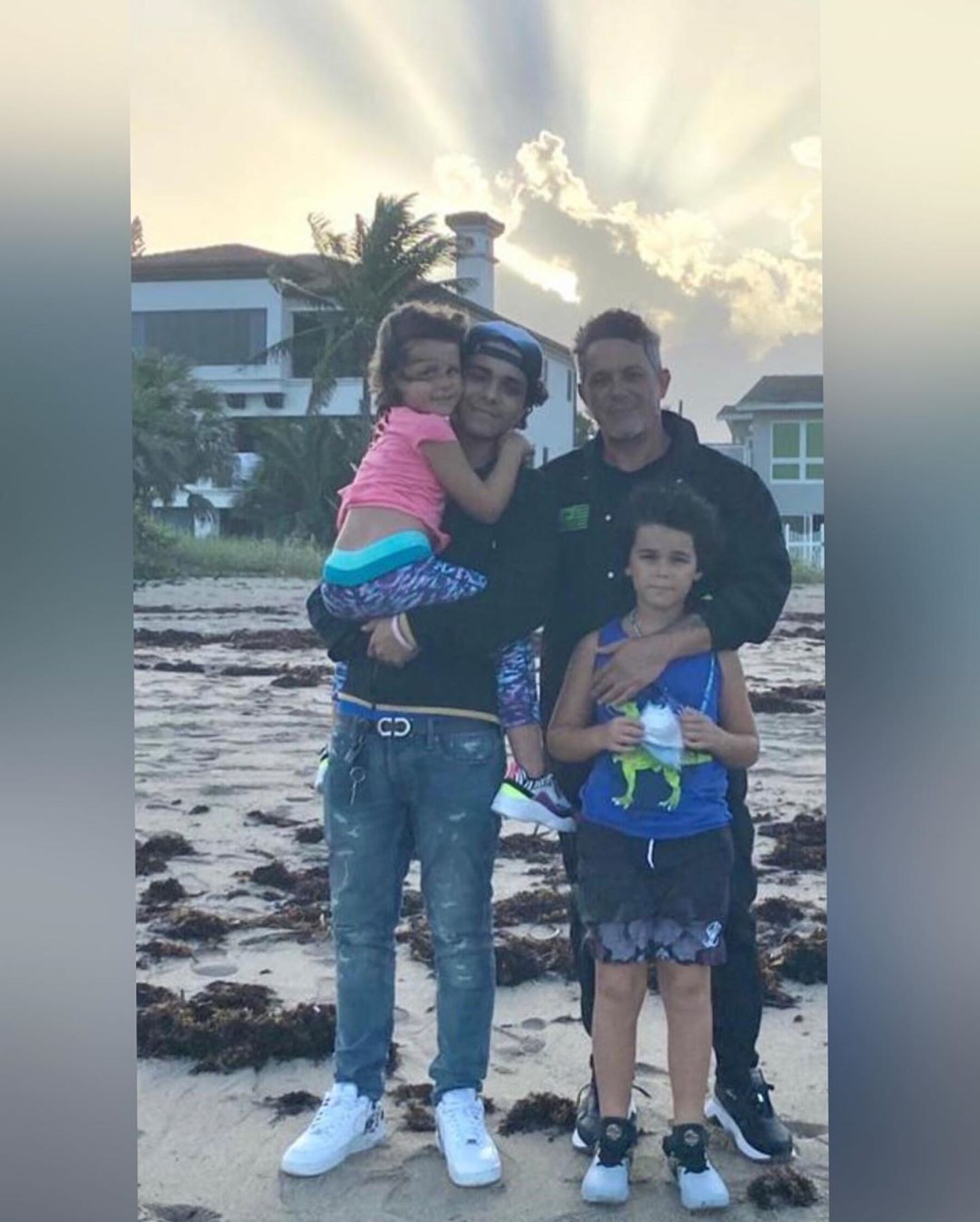 Alexander, Alma, Alejandro y Dylan.