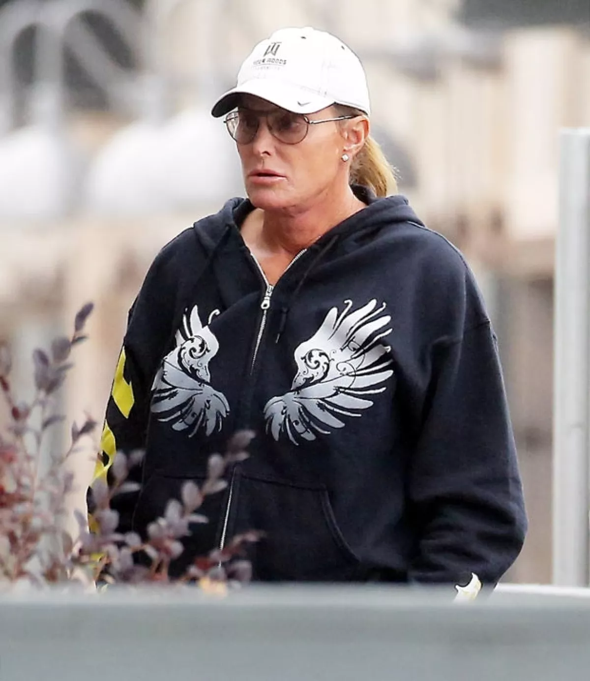 Las cirugías no son cosa nueva en Bruce Jenner, así fue visto hace unos meses, también cerca de Malibú.