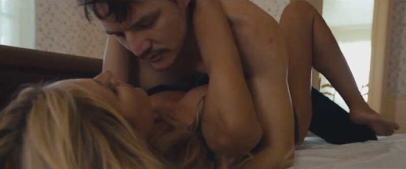Pero eso no fue lo único, pues además se mostró de lo más sensual durante las escenas íntimas con Pedro Pascal.