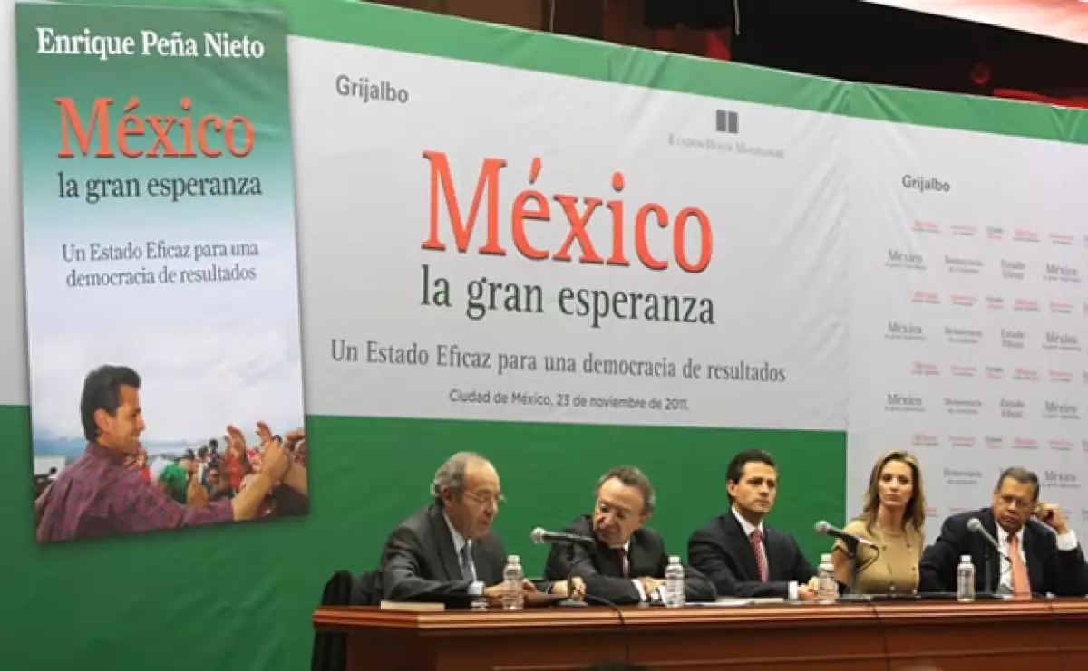El aspirante presidencial y esposo de Angélica Rivera lanzó ayer su publicación "México, la gran esperanza". En Facebook, la actriz felicitó a su pareja.