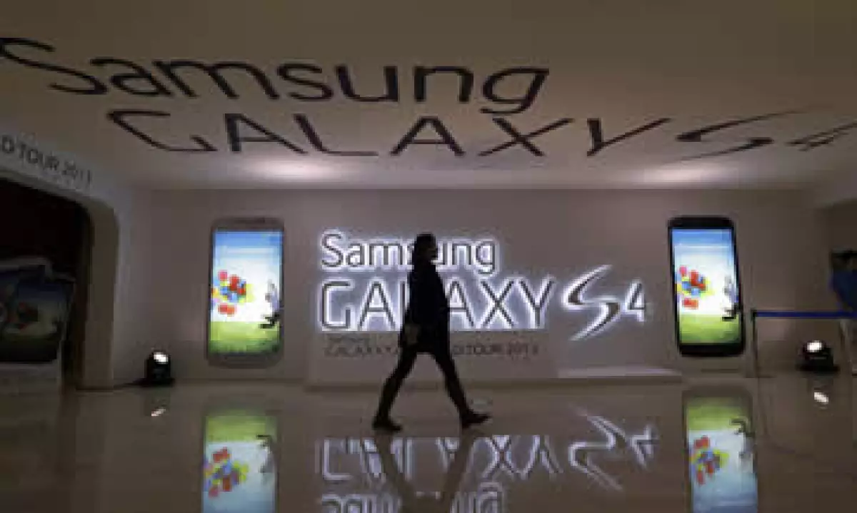 Las acciones de Samsung han perdido casi 20,000 mdd desde el 7 de junio luego de que analistas recortaran las previsiones de ventas del Galaxy S4. (Foto: AP)