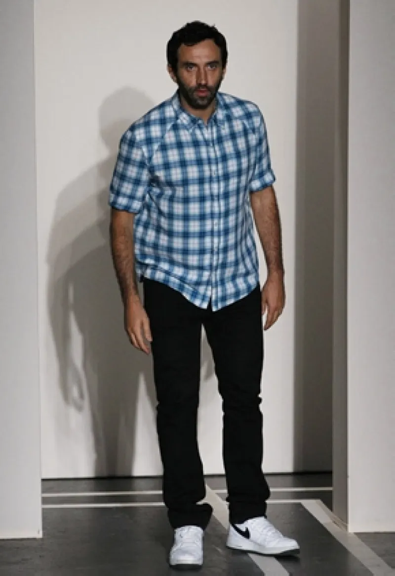 Se dice que el diseñador, director creativo de la firma Givenchy, será quien suceda a Galliano en Christian Dior.