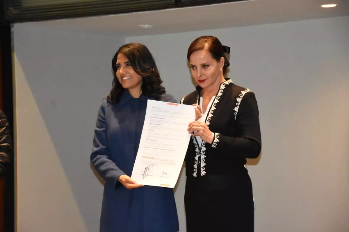 Alejadra Barrales se reúne con Purificación Carpinteyro