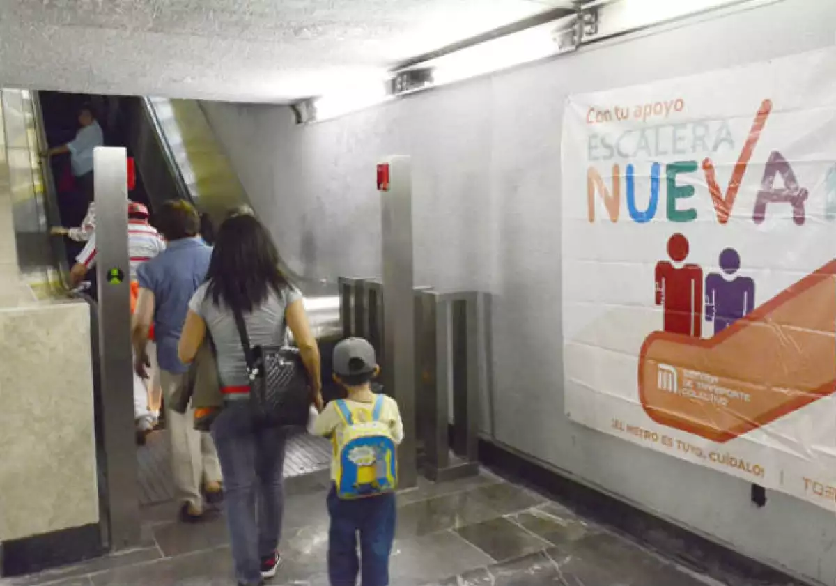 Escalera eléctrica número 41 del STC Metro