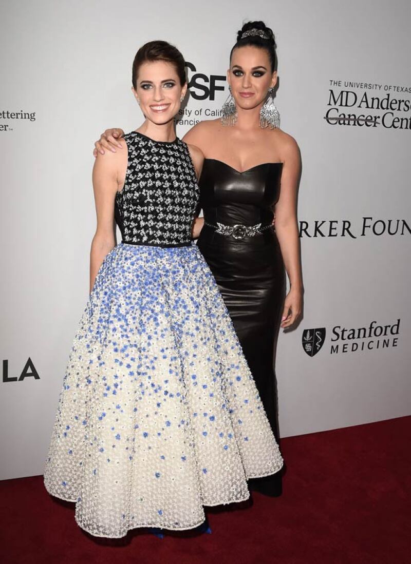Katy posó con la protagonista de Girls, Alison Williams.