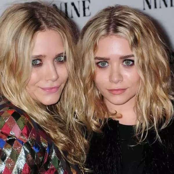 Mary-Kate y Ashley Olsen comenzaron su carrera desde los nueve meses. Ambas han logrado fama internacional con programas de televisión, películas y ahora también, la moda.
