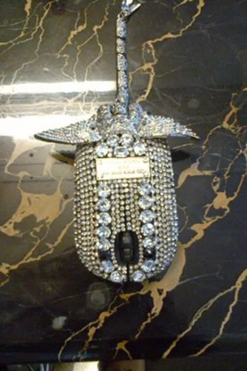 Hoy la famosa locutora de radio cumple 45 años de edad y por supuesto que lo festejó con sus amigos y “cuentahabientes”, quienes la llenaron con muestras de cariño.