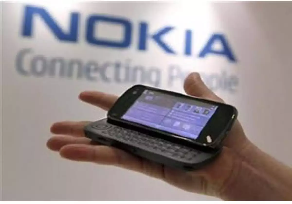 Nokia hace uso de las pantallas orgánicas para defenderse de sus rivales de teléfonos inteligentes. (Foto: Reuters)