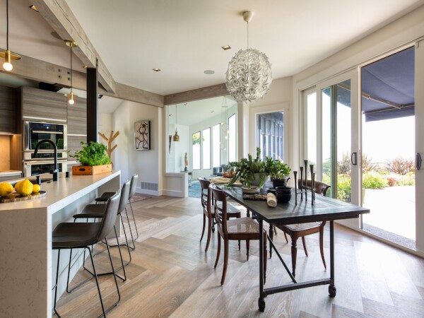 3 tips para elegir el piso de madera de tu departamento 2 4.Piso-de-madera-de-ingenieria-herringbone-marca-grato-color-dore.jpg