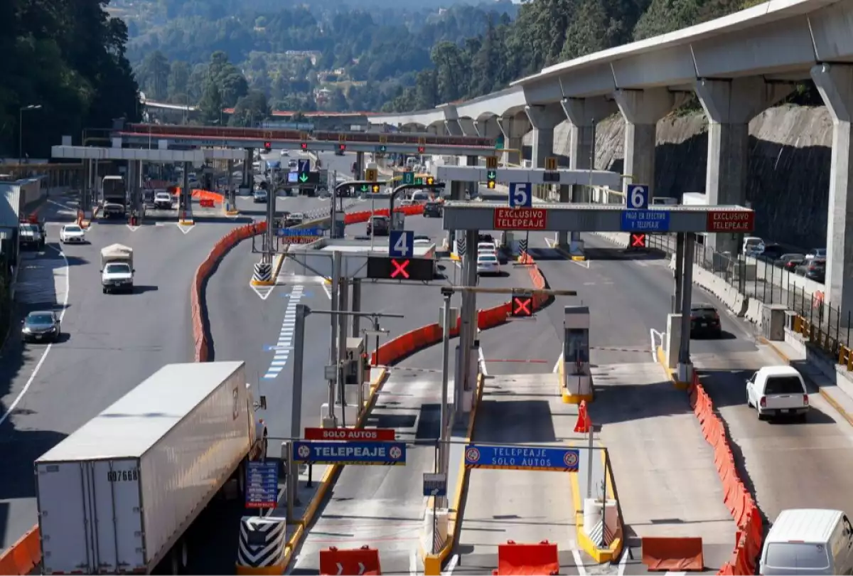 Cierre de la autopista México-Toluca en ambos sentidos