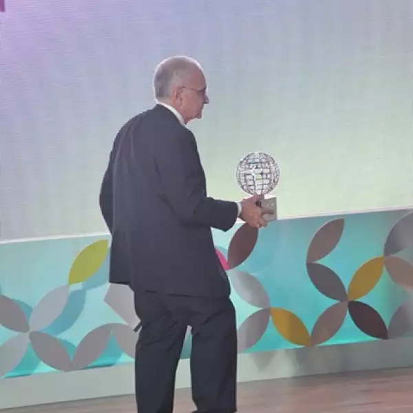 Dr. Daniel Stamboulian.