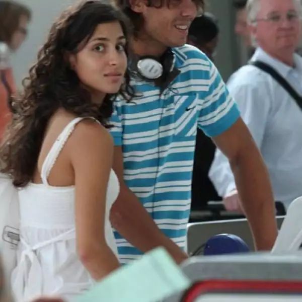 Maria Francesca `Xisca´ Perello y Rafael Nadal. La pareja se conoce desde hace tiempo pues ella era su vecina. Ella nada tiene que ver con el mundo deportivo o de la farándula y disfruta de estar con su novio, nada menos que uno de los mejores tenistas de