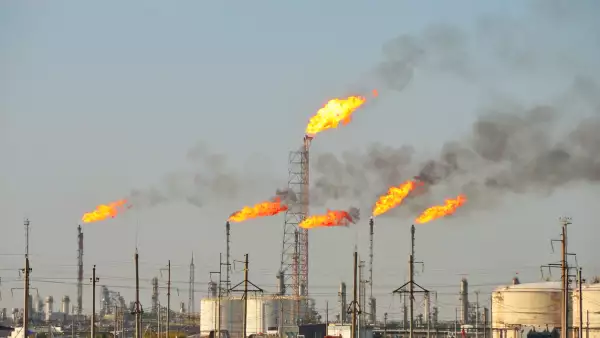México importa 70% del gas que consume pero Pemex quema en el aire una quinta parte de lo que produce en un día