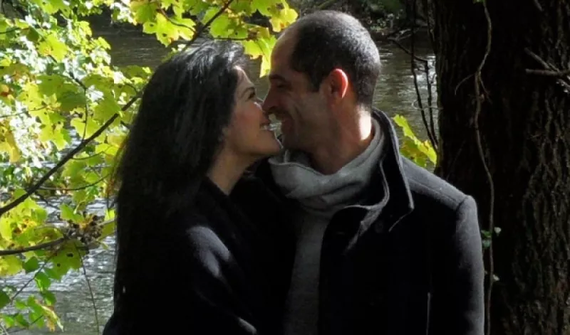 Ahora sabemos que la conductora y Juan Garibay están comprometidos luego de un año de feliz relación.