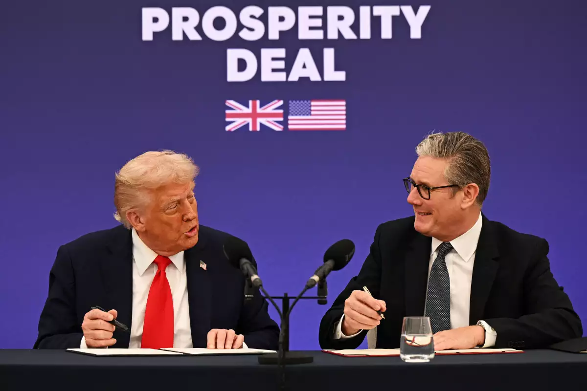 El presidente de los Estados Unidos, Donald Trump, y el primer ministro del Reino Unido, Keir Starmer, anuncian un acuerdo entre los dos países mientras celebran una conferencia de prensa en Chequers al final de una visita de estado el 18 de septiembre de 2025 en Aylesbury, Inglaterra.