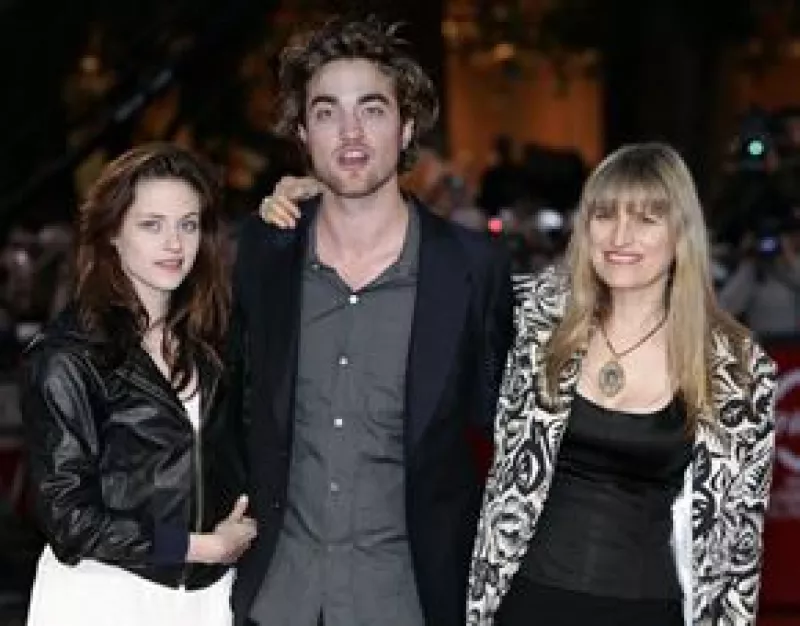 Catherine Hardwicke revelará detalles sobre el elenco de la saga, contará sus escenas favoritas, entre muchas otras cosas. La publicación será lanzada el 17 de marzo.