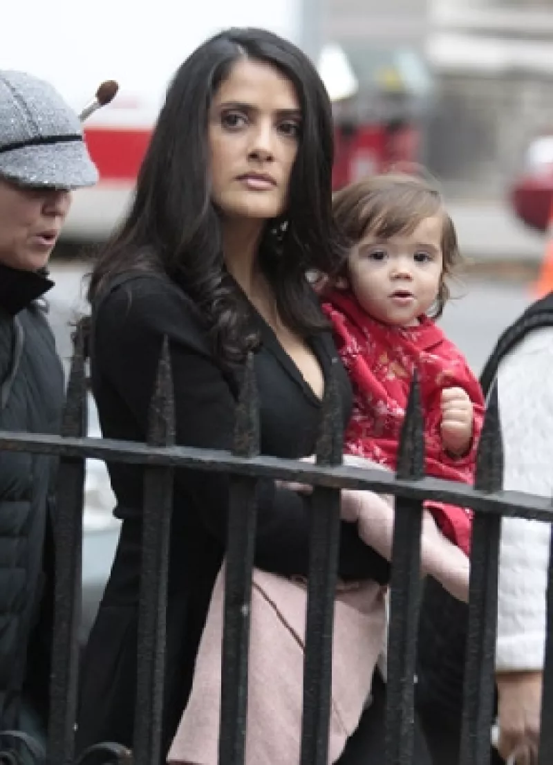 La actriz asegura que por petición de su hija ha decidido dejar atrás el Hayek y ahora se dará a conocer como Salma Pinault.
