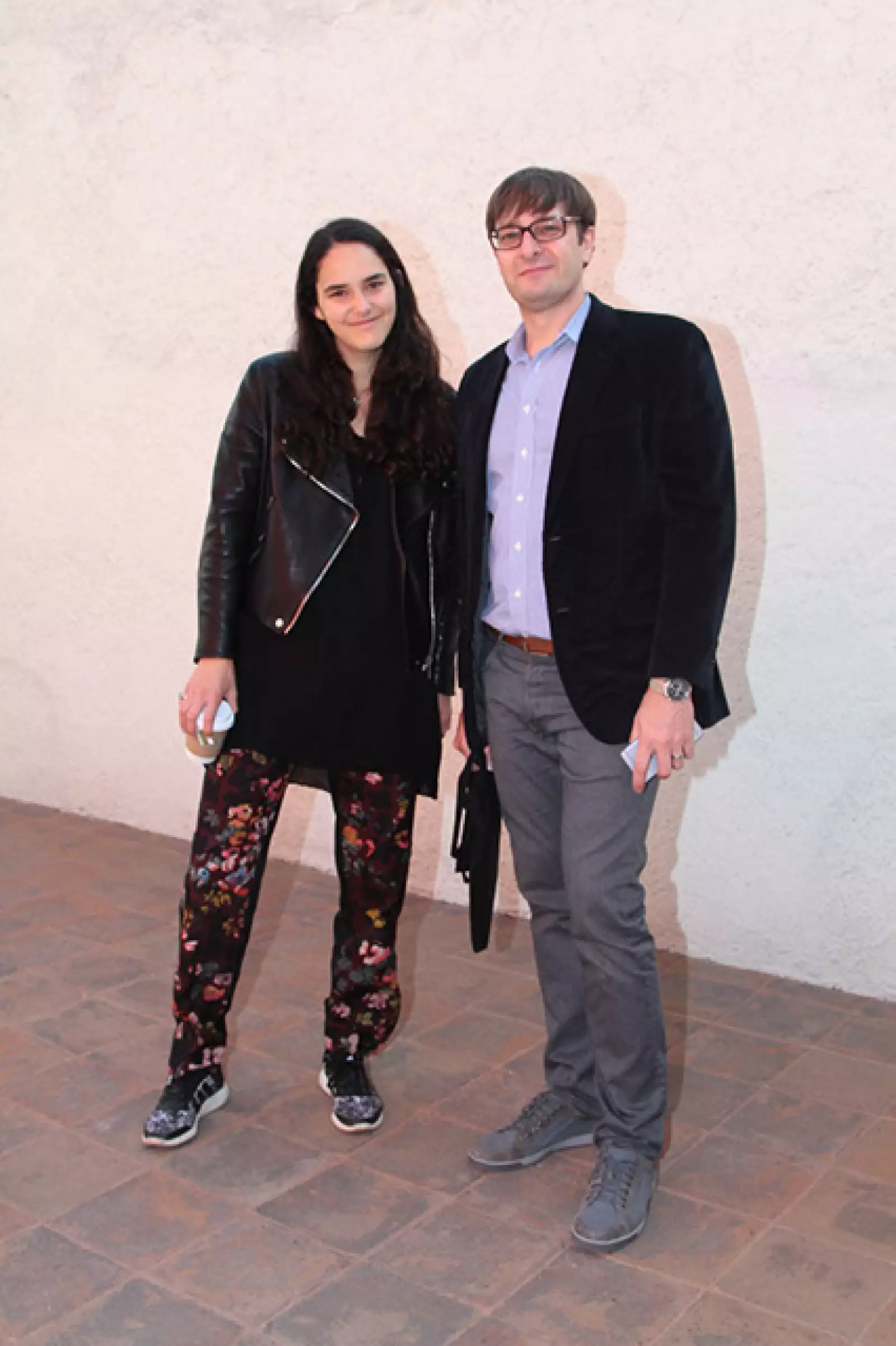 Jamie Denburg Habie, artista del New Roots Foundation, y Nick Olney, manager de Paul Kasmin Gallery