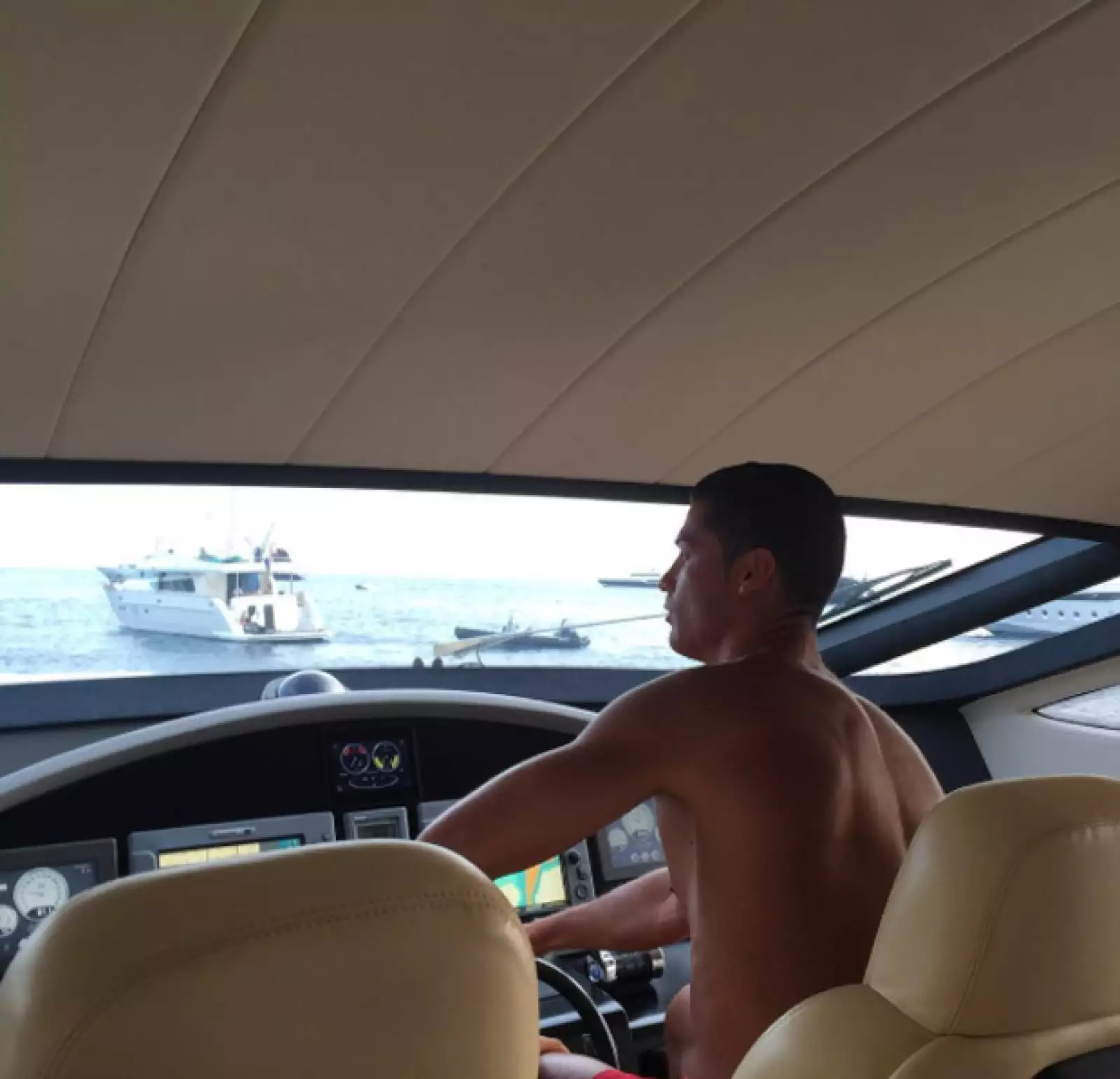 Tras lograr el triunfo con el equipo de Portugal en la Eurocopa, Cristianno Ronaldo ha pasado varios días en Formentera, España, junto con varios amigos.