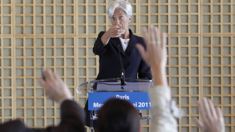 El gobernador del banco central de China, Zhou Xiaochuan, anunció el apoyo del país a la francesa, declaración con la que finaliza la neutralidad que se mantuvo frente a los aspirantes.