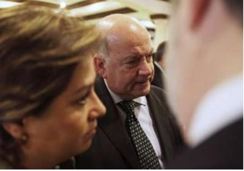 José Miguel Insulza, Secretario General de la OEA, con la canciller mexicana Patricia Espinosa, a su llegada a Honduras (Foto: Reuters)