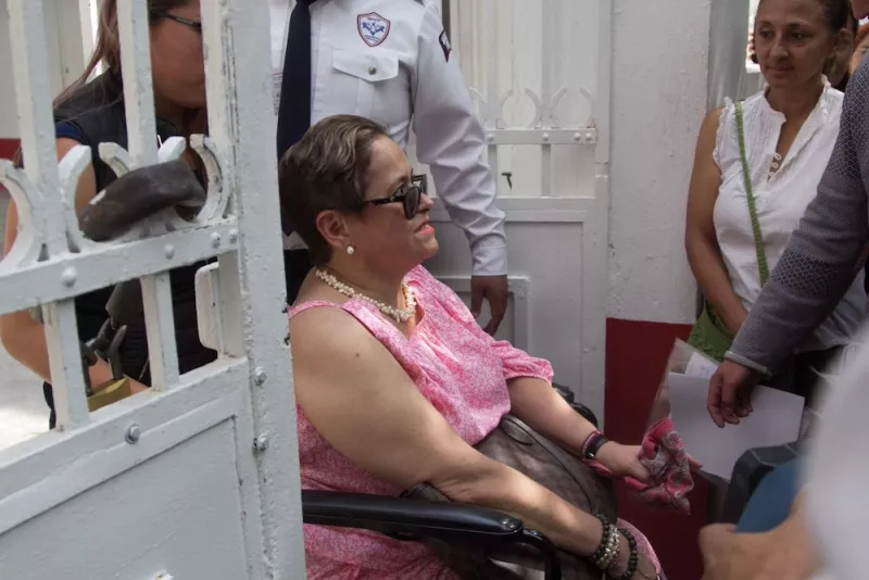 CIUDAD DE MÉXICO, 03JULIO2018.- Candelaria López Obrador, hermana de Andrés Manuel López Obrador, candidato ganador a las elecciones presidenciales por la coalición “Juntos Haremos Historia”, a la salida de su casa de campaña.
FOTO: GALO CAÑAS /CUARTOSCURO.COM