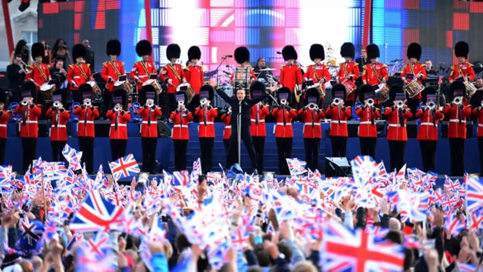 robin williams abre el concierto de isabel II