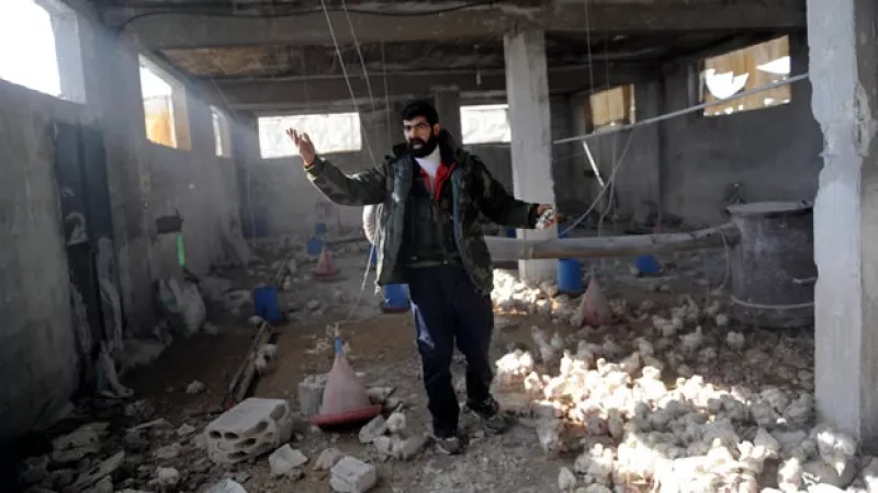 Un sobreviviente lamenta un bombardeo en Siria
