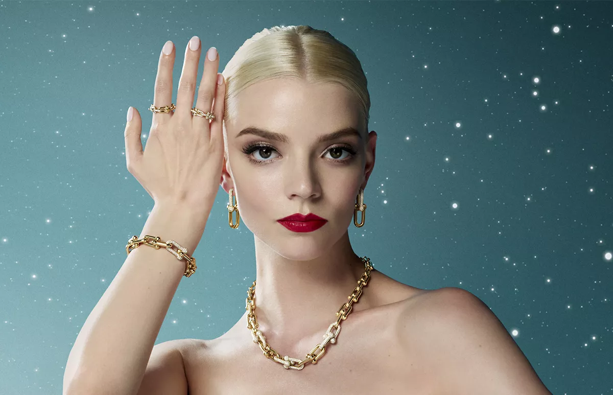 tiffany campaña navidad anya taylor joy