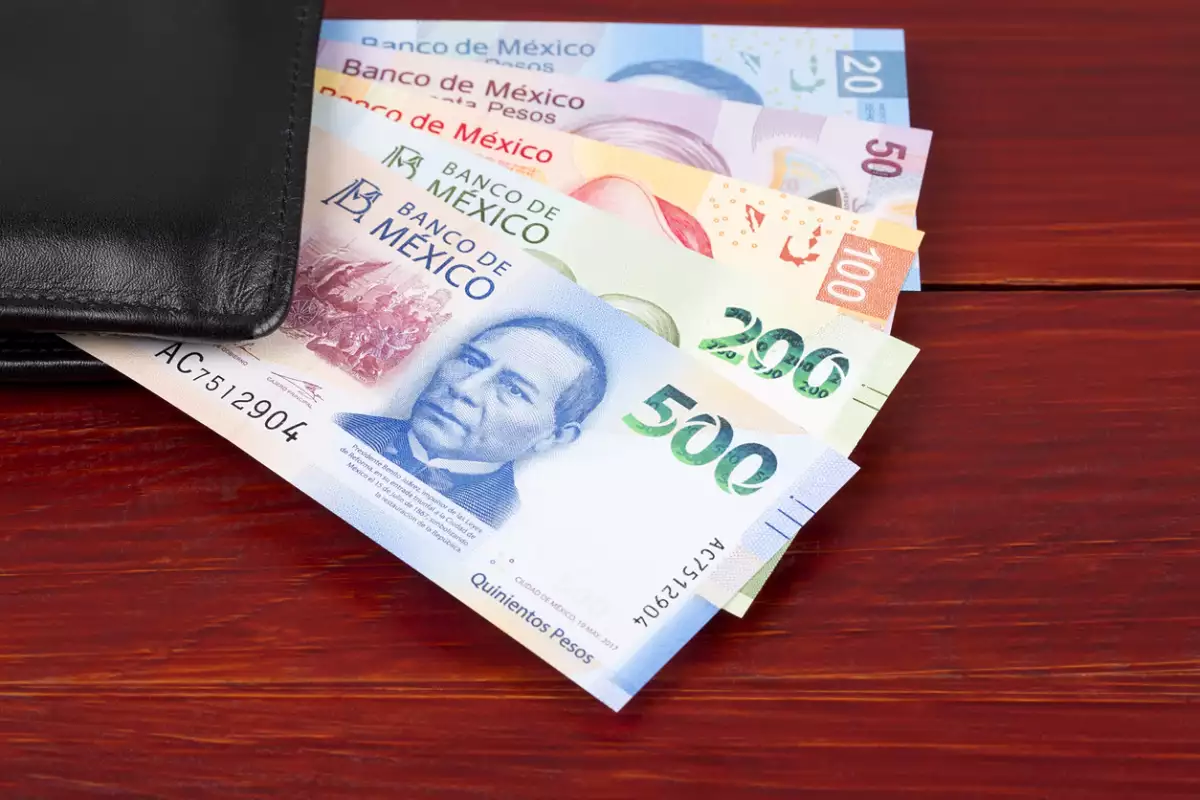 Diputados aprueban sueldo base a trabajadores "propineros" de hoteles y restaurantes
