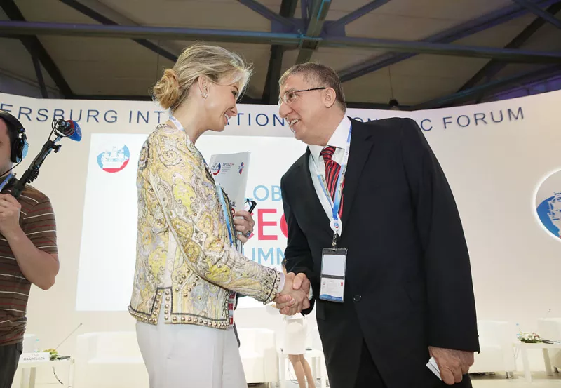 Corinna Larsen y Paul Burkner