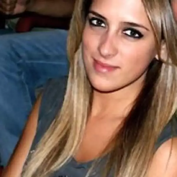 Además, le gusta ir de compras a Custo Barcelona y Diesel.