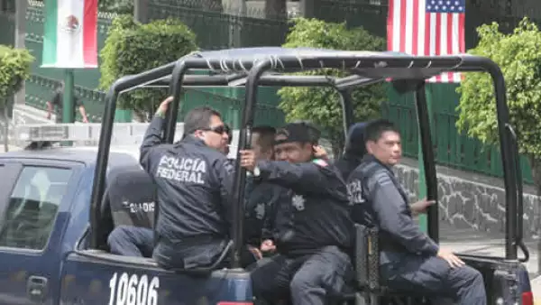 Más de 6,000 efectivos de diferentes corporaciones mexicanas y estadounidenses resguardan el perímetro y el interior de la zona donde permanecerá Obama por unas 24 horas.