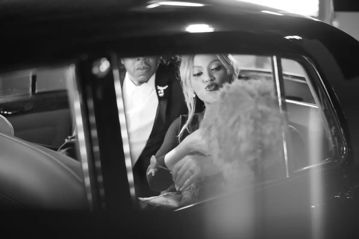 Beyoncé y Jay-Z en el short film de Tiffany, "Date Night"