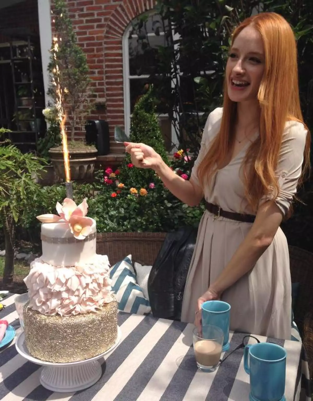 Acompañamos a la actriz y cantante a su íntimo festejo de cumpleaños, donde familiares y amigos disfrutaron de una mañana llena de postres y pasteles.
