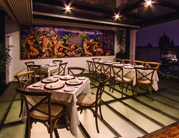 Imagen de archivo del interior del restaurante El Mayor