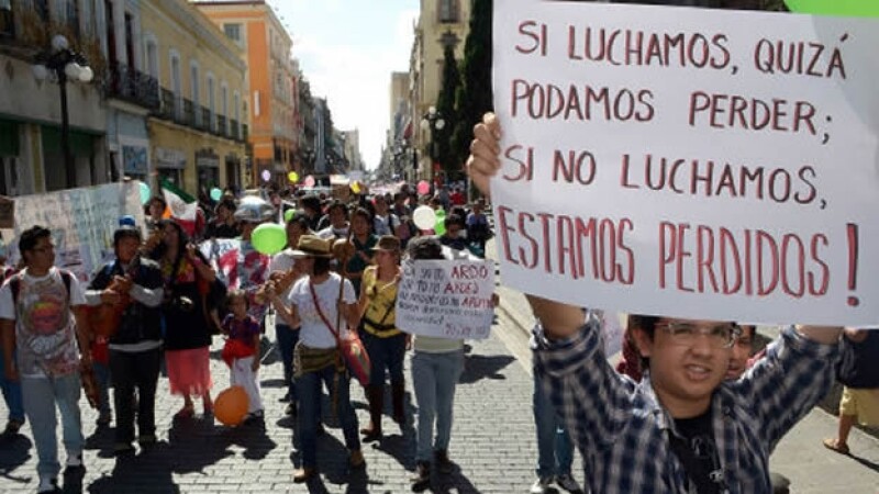 #Yosoy132 protesta ante sede del ife en Puebla 4