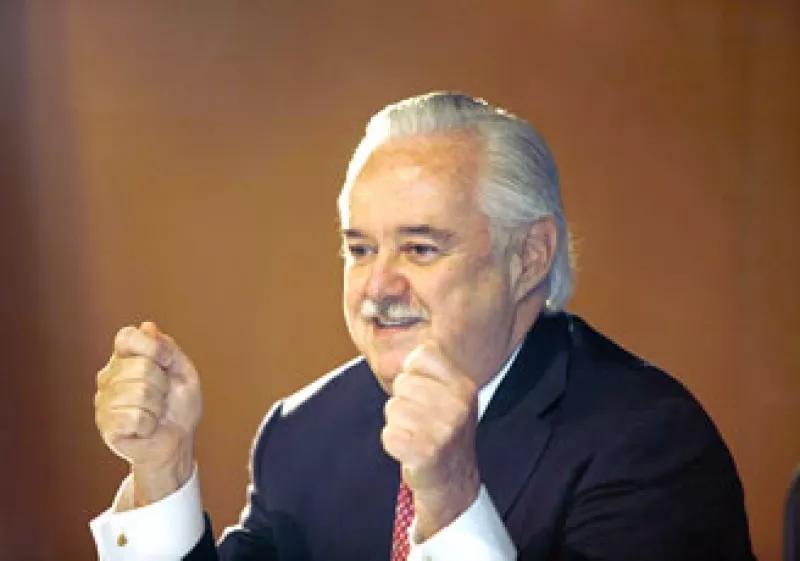 El presidente y director de Cemex, Lorenzo Zambrano, informó que prácticamente han alcanzado el objetivo de desinversiones para 2009. (Foto: Archivo/Notimex)